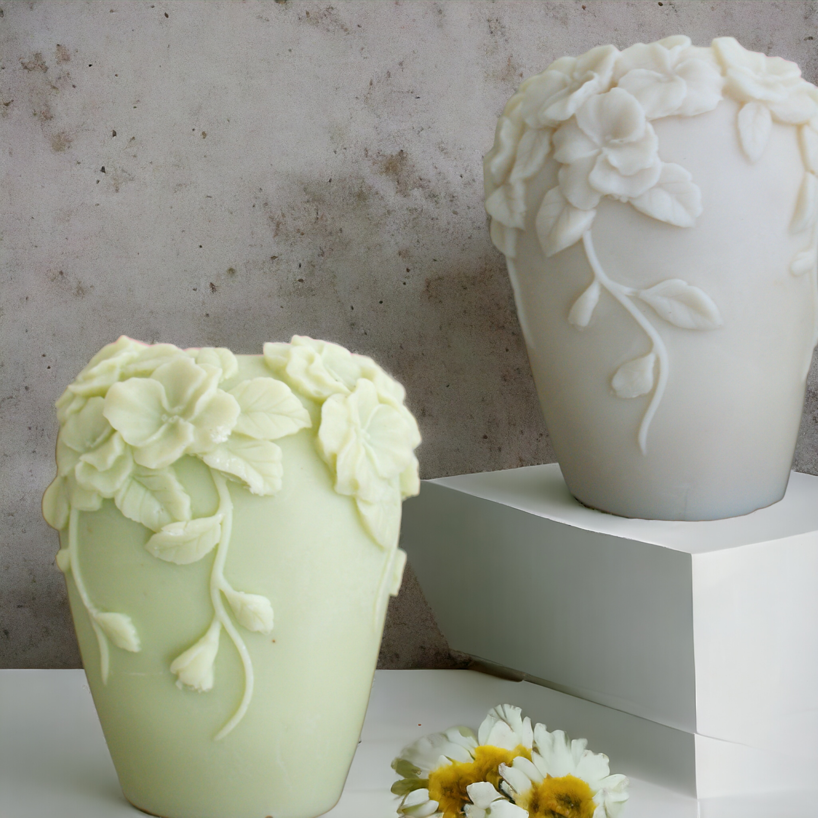 Sculpted flowers candle